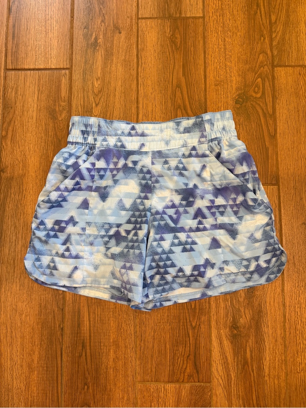 Columbia Women’s Shorts Blue Pattern With Liner Pockets Size M